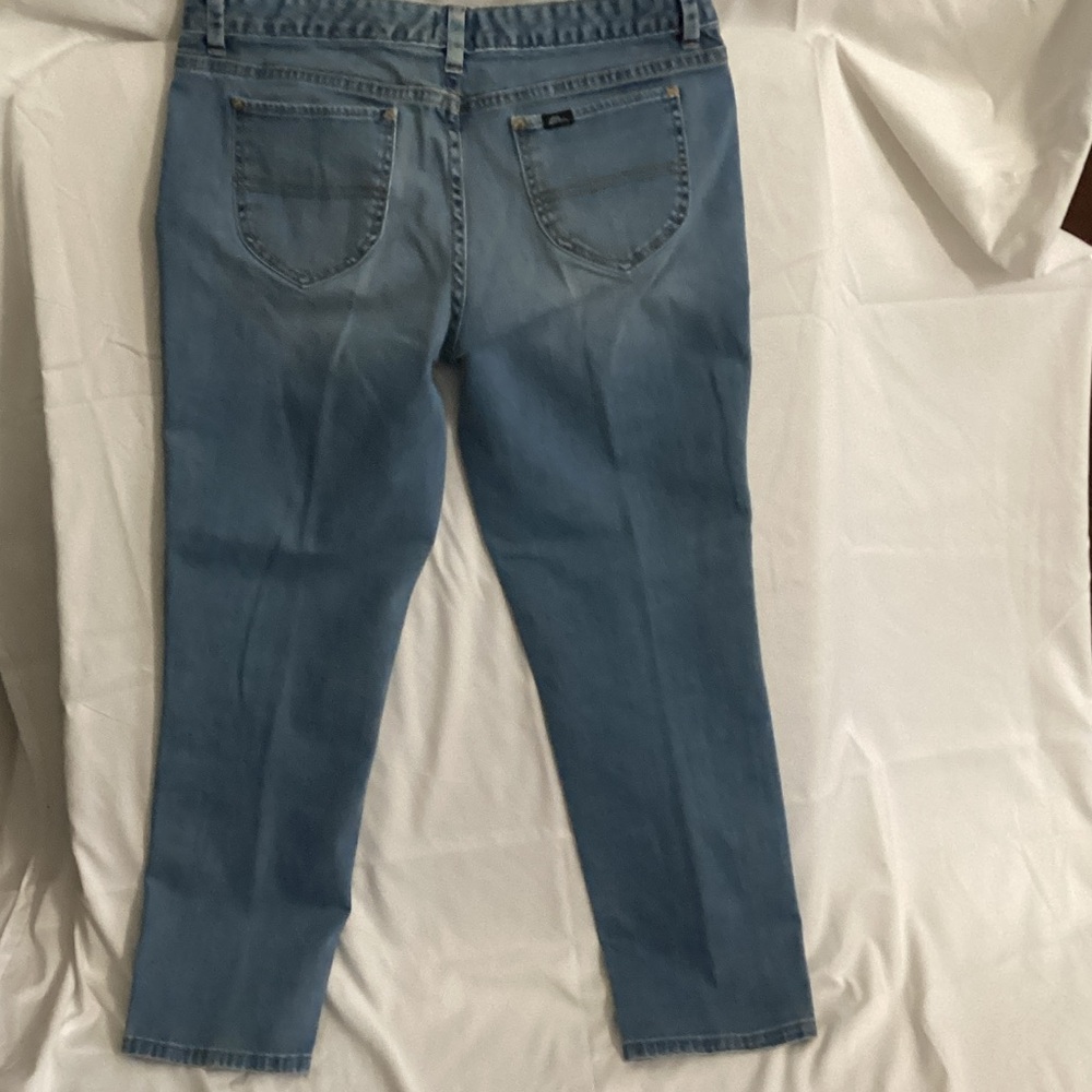 L.L. Bean Women's Classic Blue Straight Leg Jeans 👖 - Picture 3 of 4